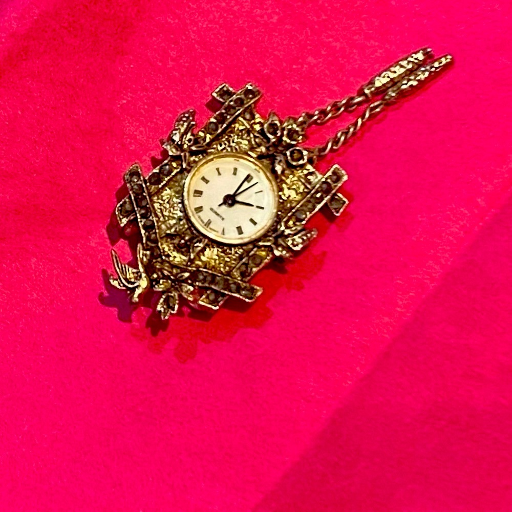 Vintage unique Cuckoo Clock Stainless Steel pin/brooch/pendant Stunning. - Picture 3 of 6